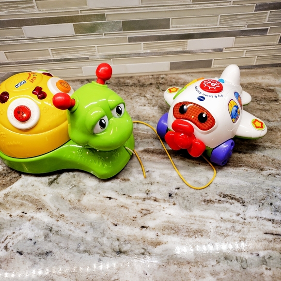 V-Tech Spina and Grin Snail And Fly and Learn Airplane - Picture 11 of 16
